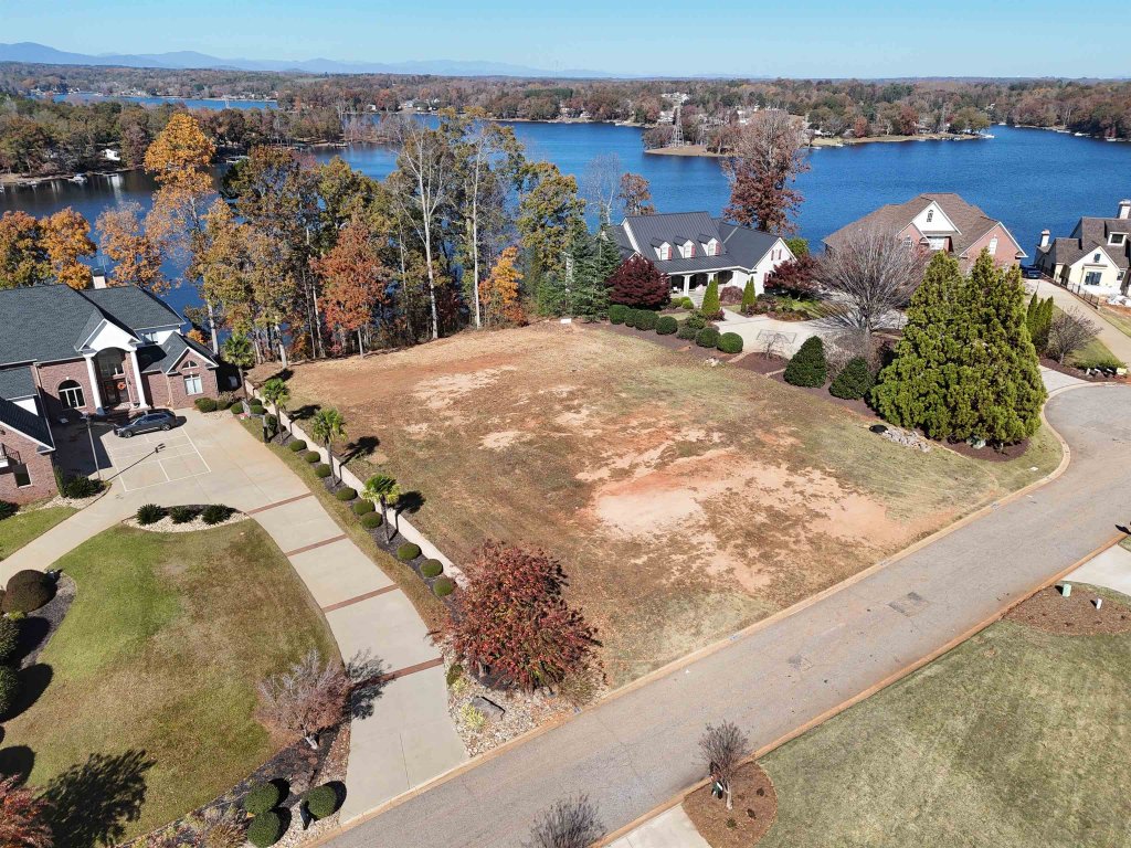 208 E Caledonia Court