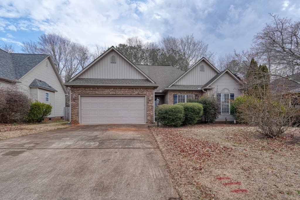 Woods Creek Crossing, Inman community