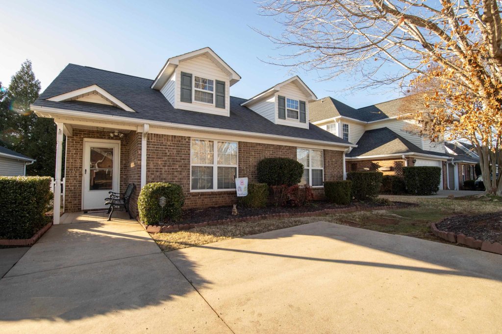 Arbours West, Moore community