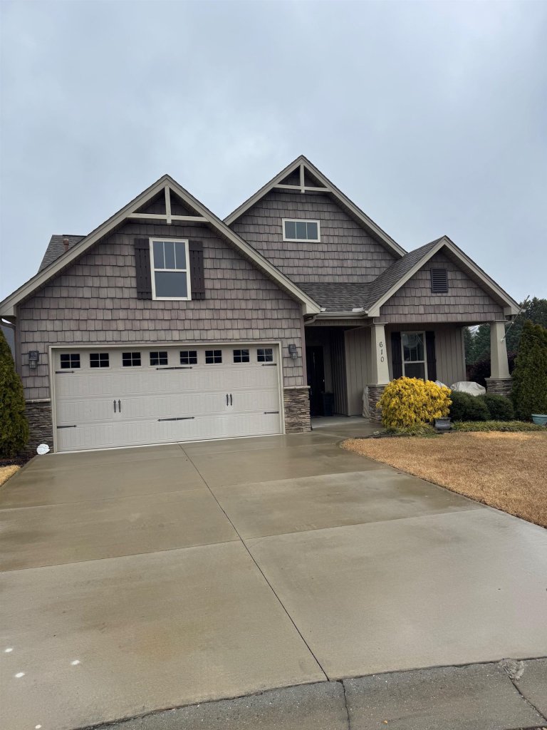 Traemoor Village, Moore community