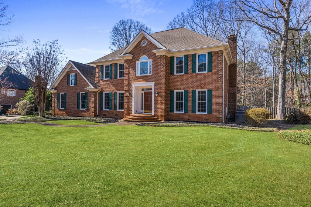 213 E Woodglen Road
