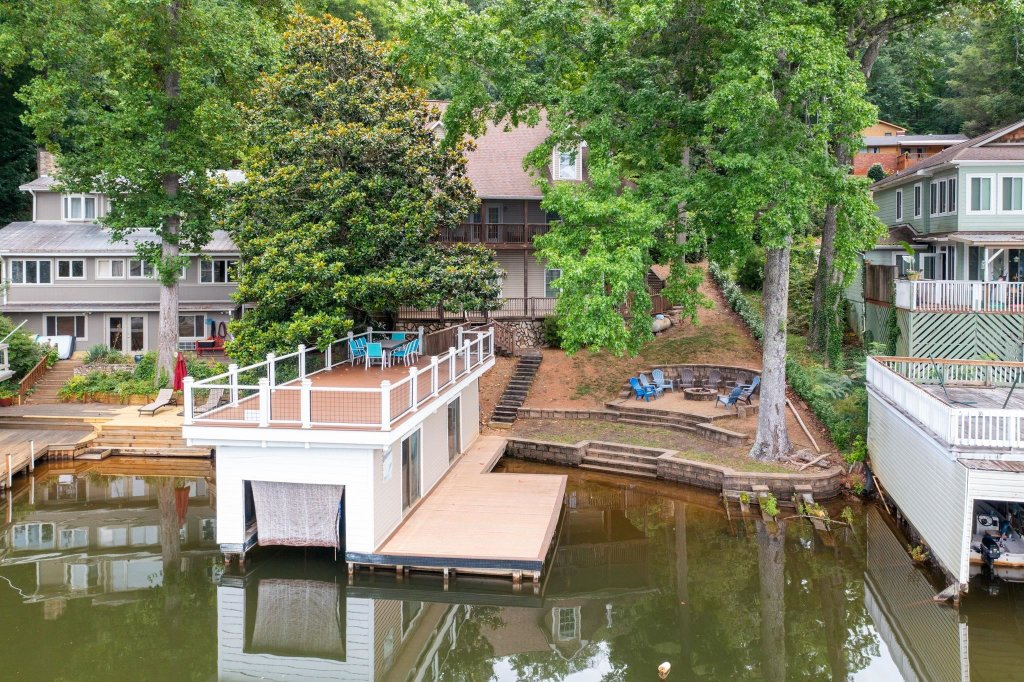 1214 E Lakeshore Drive