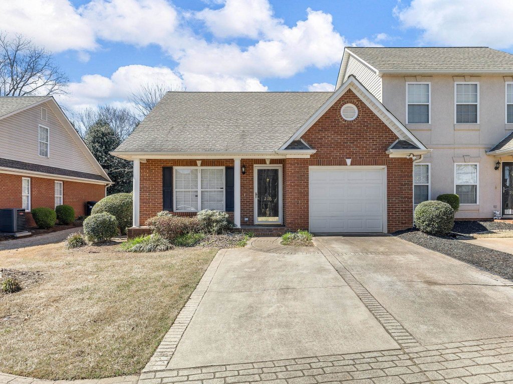 West Hampton, Moore community