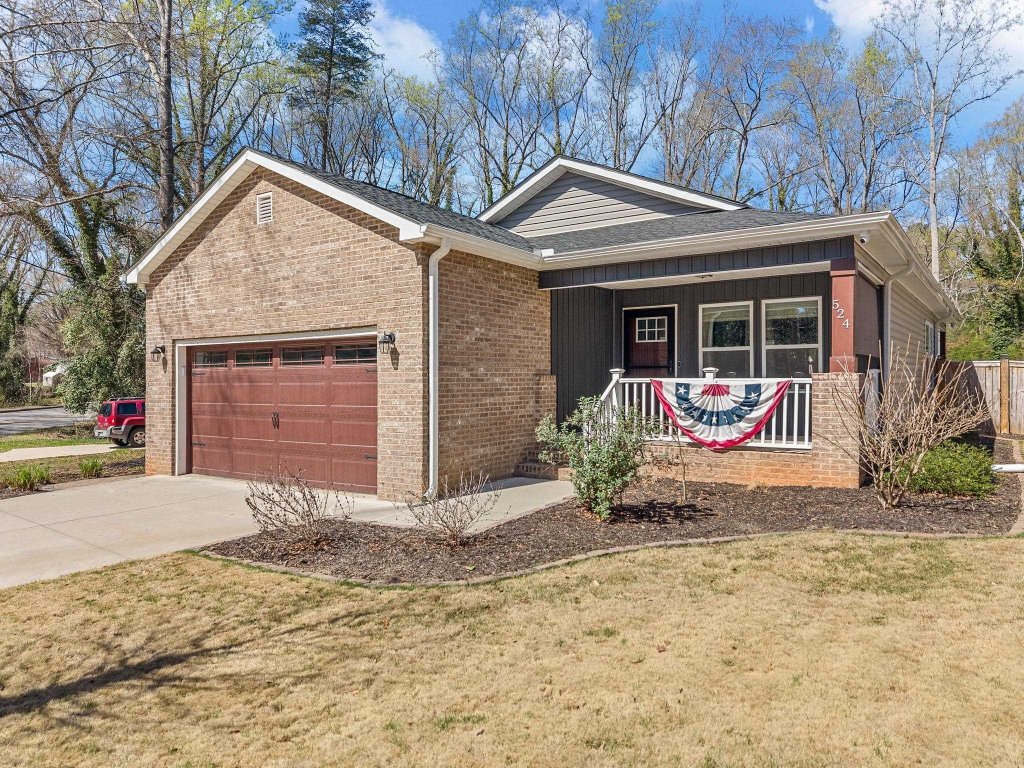 Duncan Park, Spartanburg community