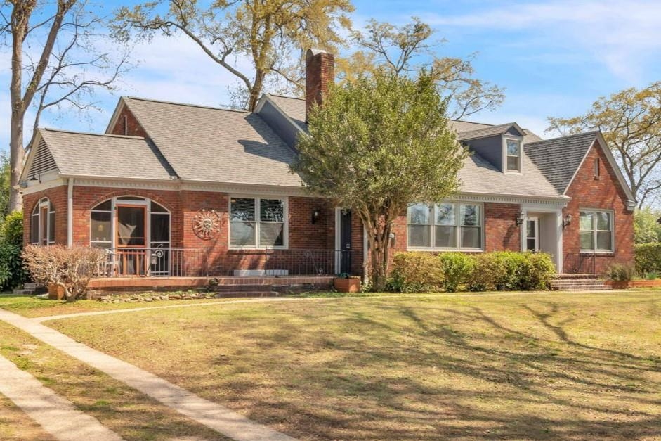161 E Victoria Road