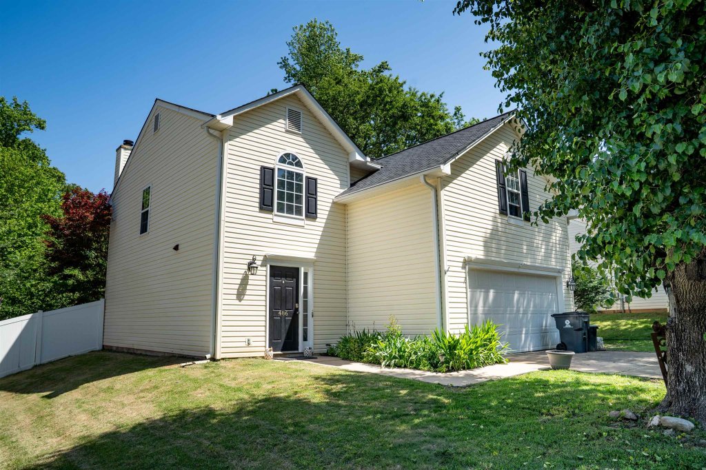 Brighton Woods, Moore community