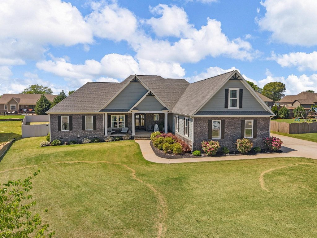 Monreve Village, Boiling Springs community
