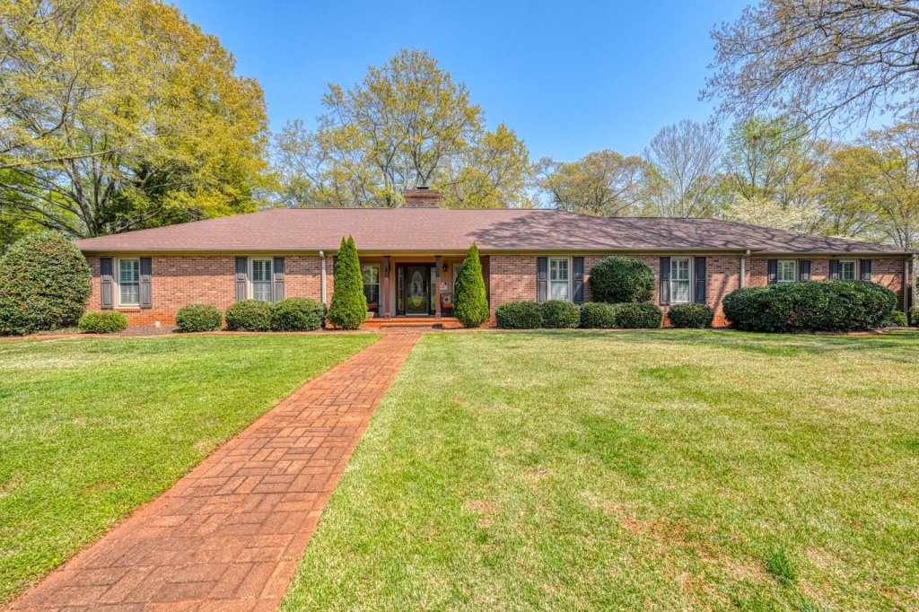 300 Crestview Lane
