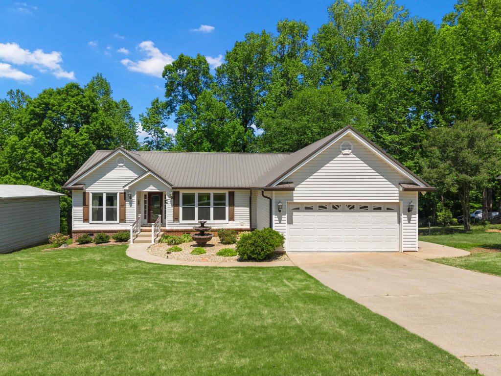 Ez Heights, Lyman community