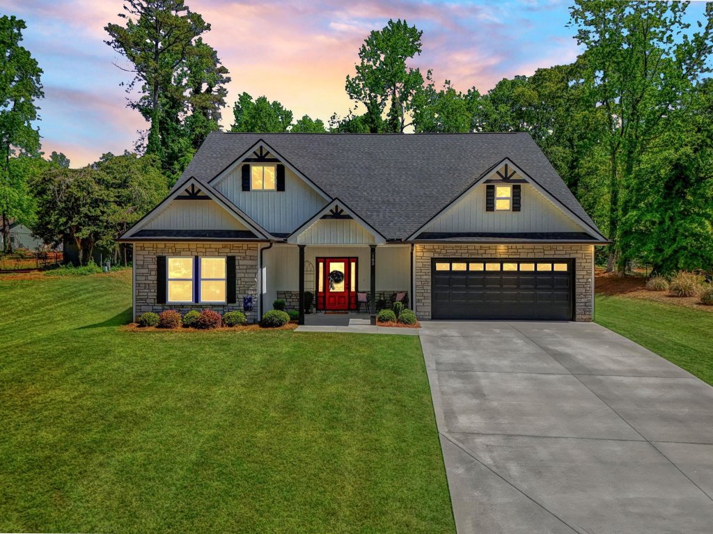 165 Lake Bowen Drive