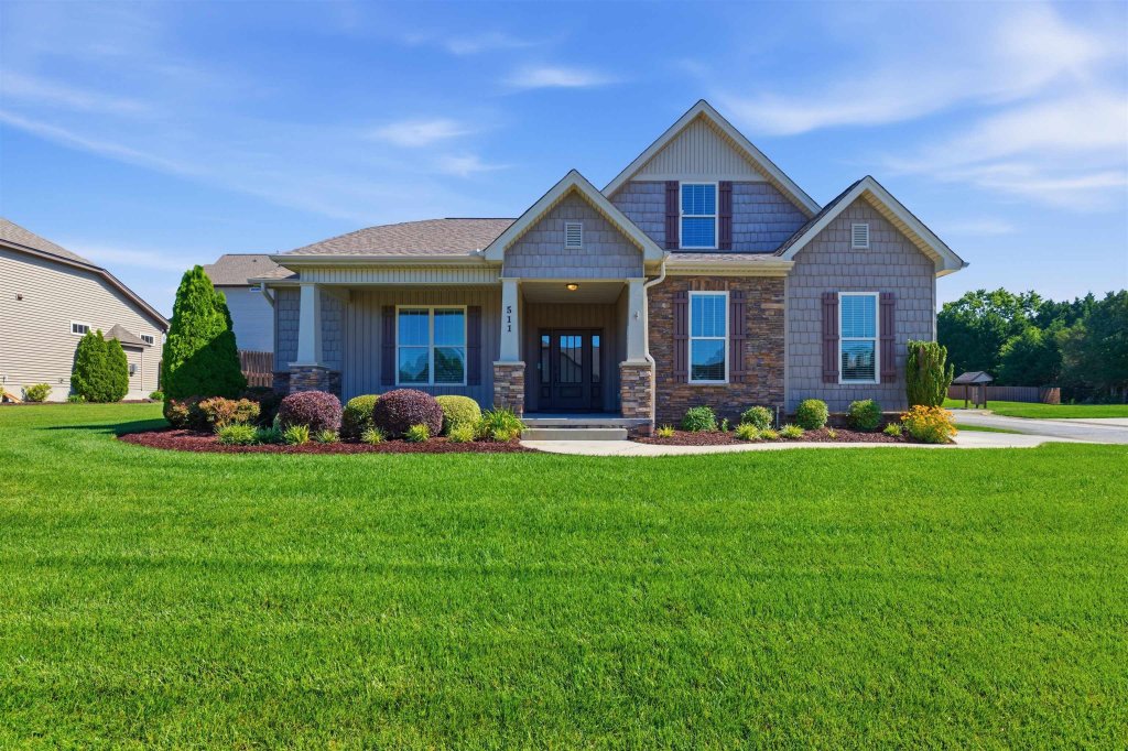 Traemoor Village, Moore community