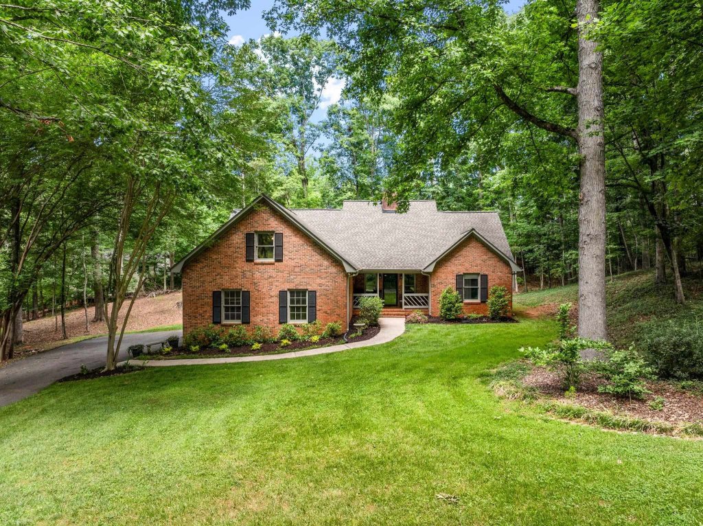 Lakeforest Hills, Spartanburg community