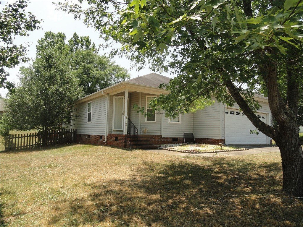 2109 Rolling Green Road