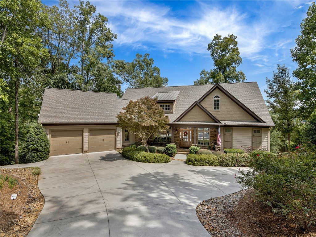 639 Waterway Lane
