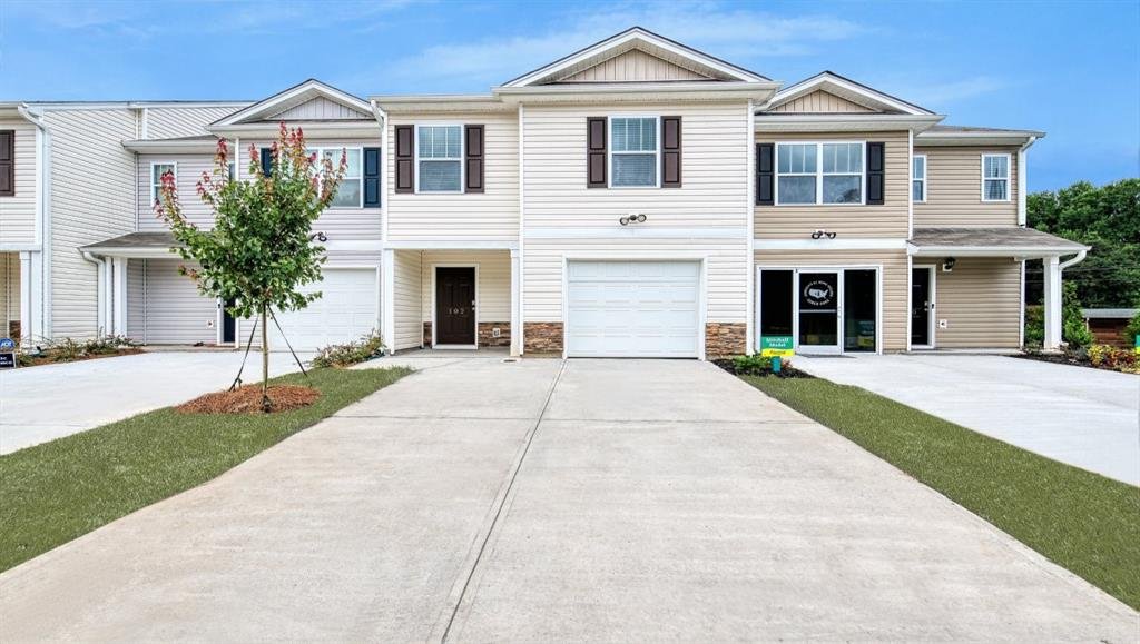 102 Oakmont Valley Trail