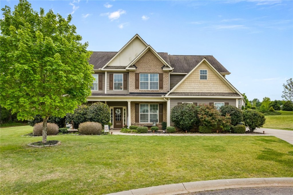1012 Hillcrest Court