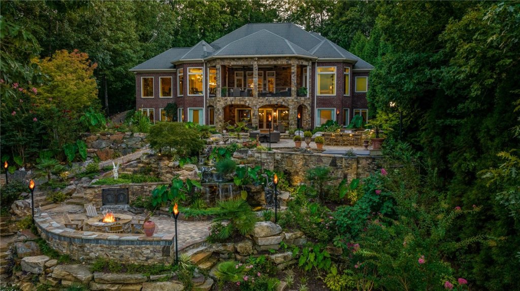 600 High View Court