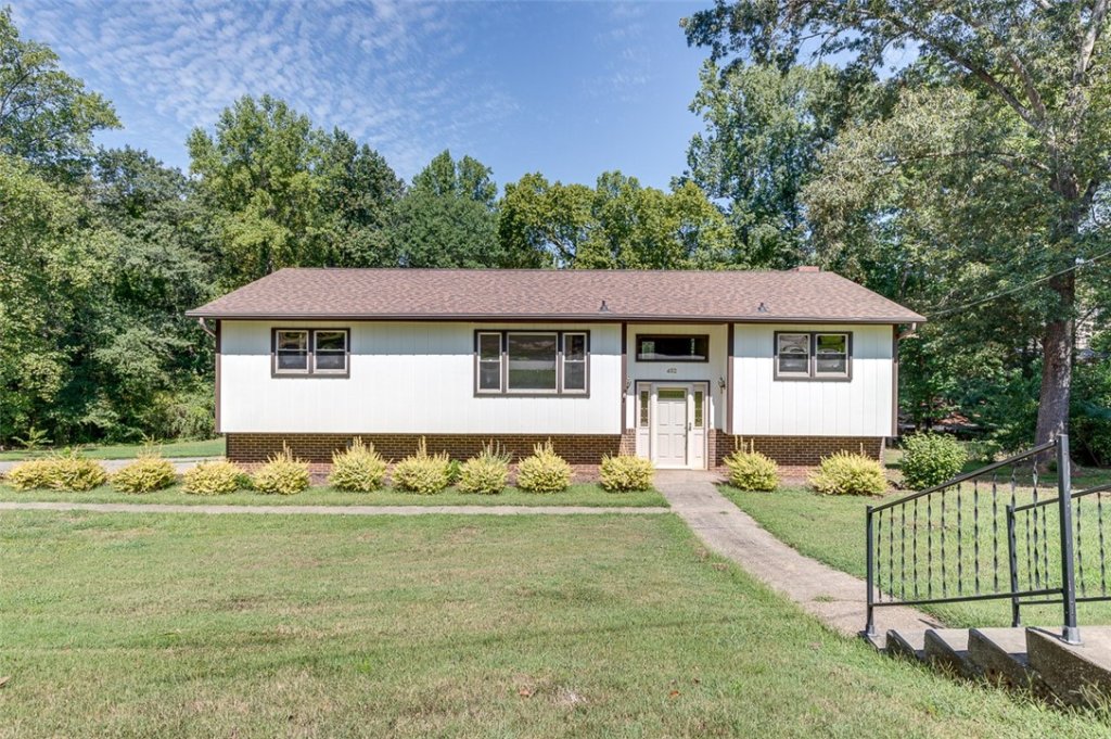 402 Echo Circle