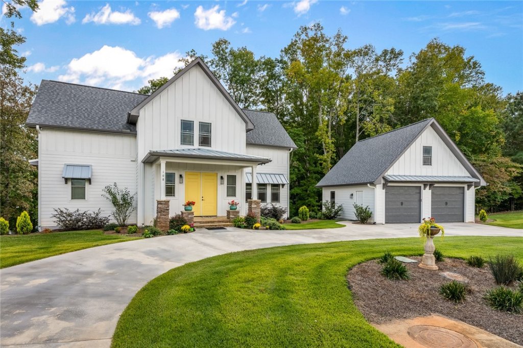 108 Vaughn Court