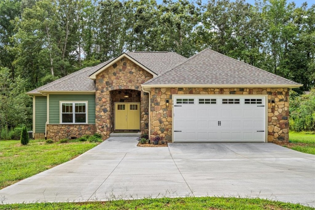 101 Lake Terrace