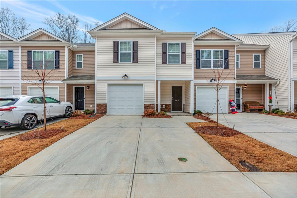 606 Oakmont Valley Trail