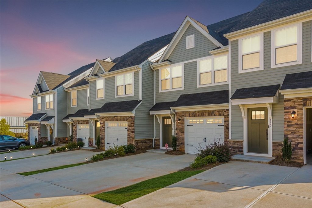 532 Huntingdale Place