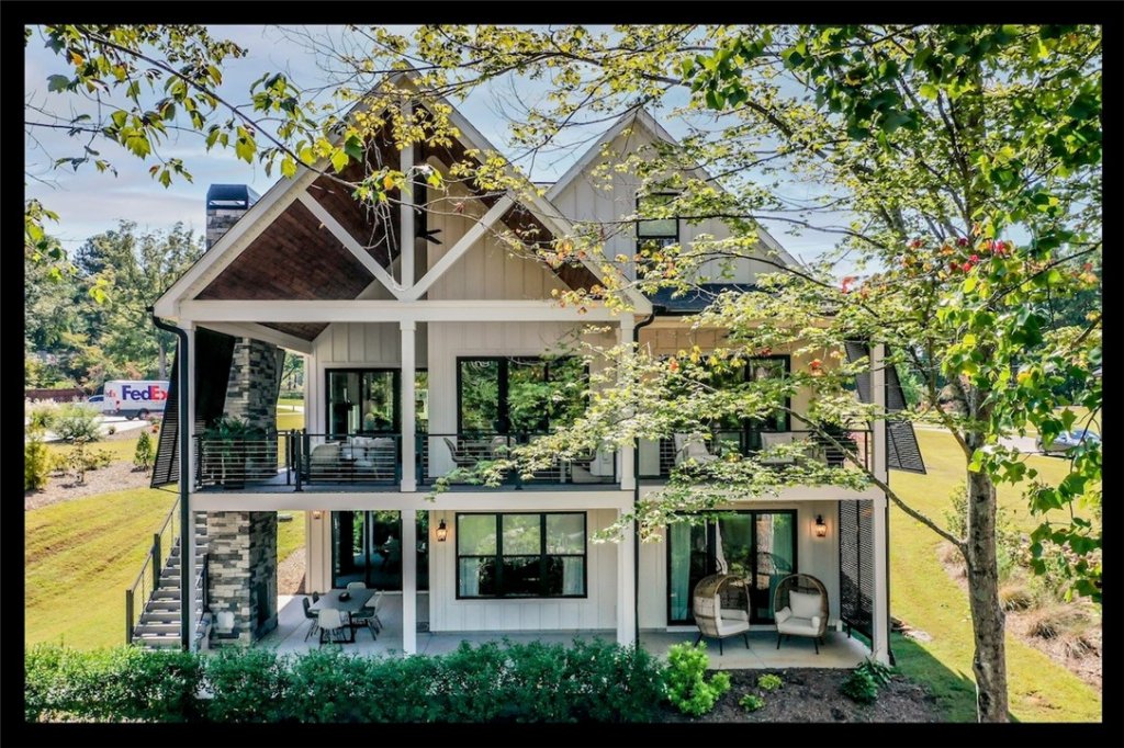 409 Lakestone Court