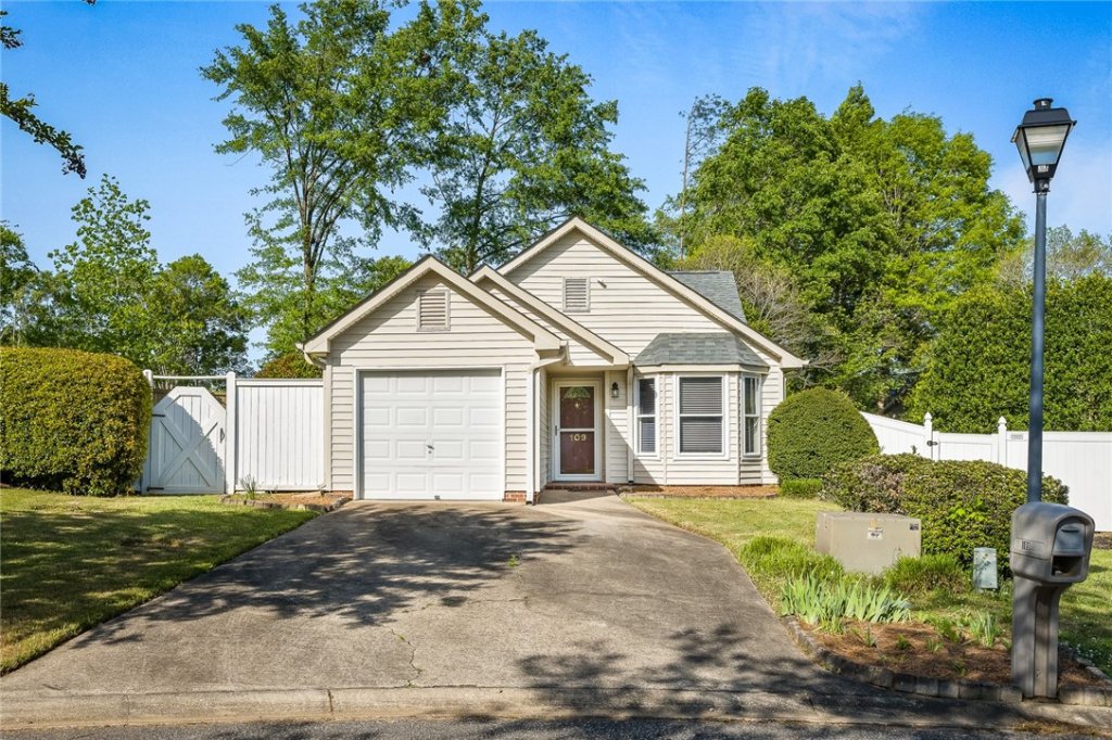 109 Cobblestone Court