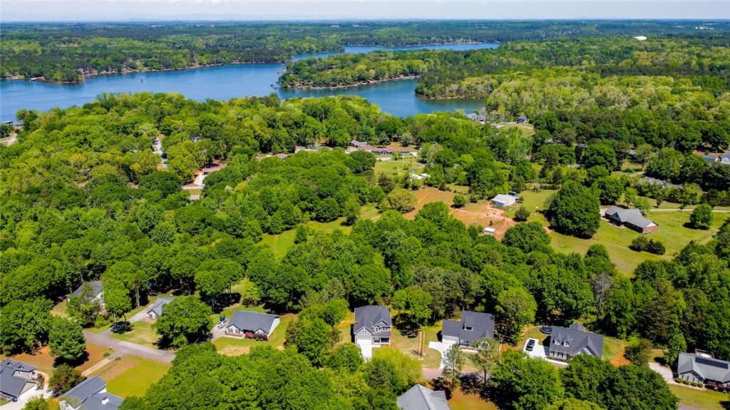 206 Lake Forest Circle