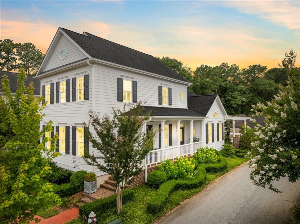 600 Village Walk Lane