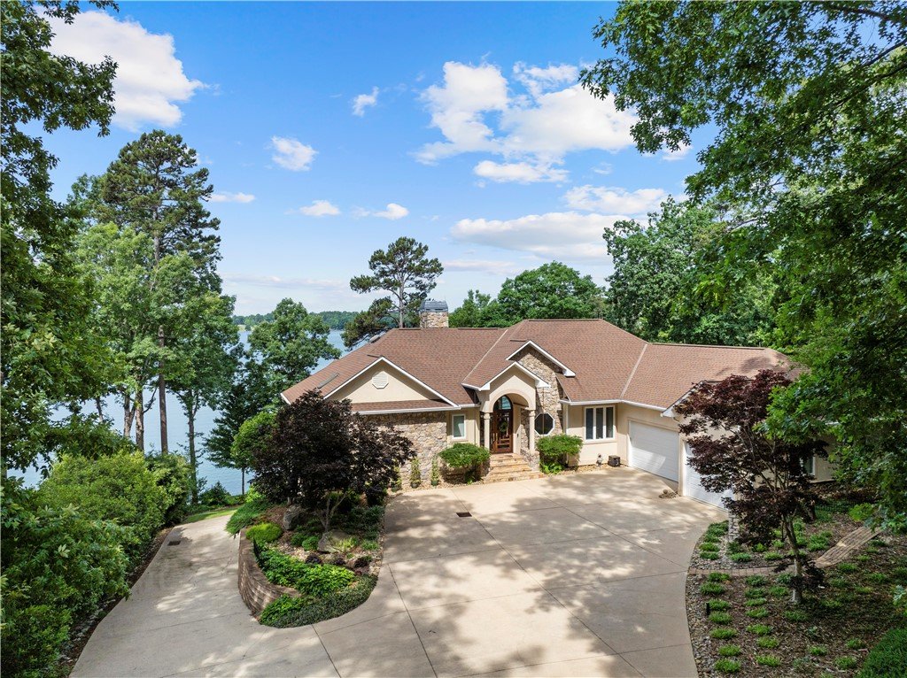 805 Clearlake Pointe