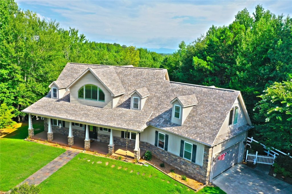 302 Meadowlark Lane