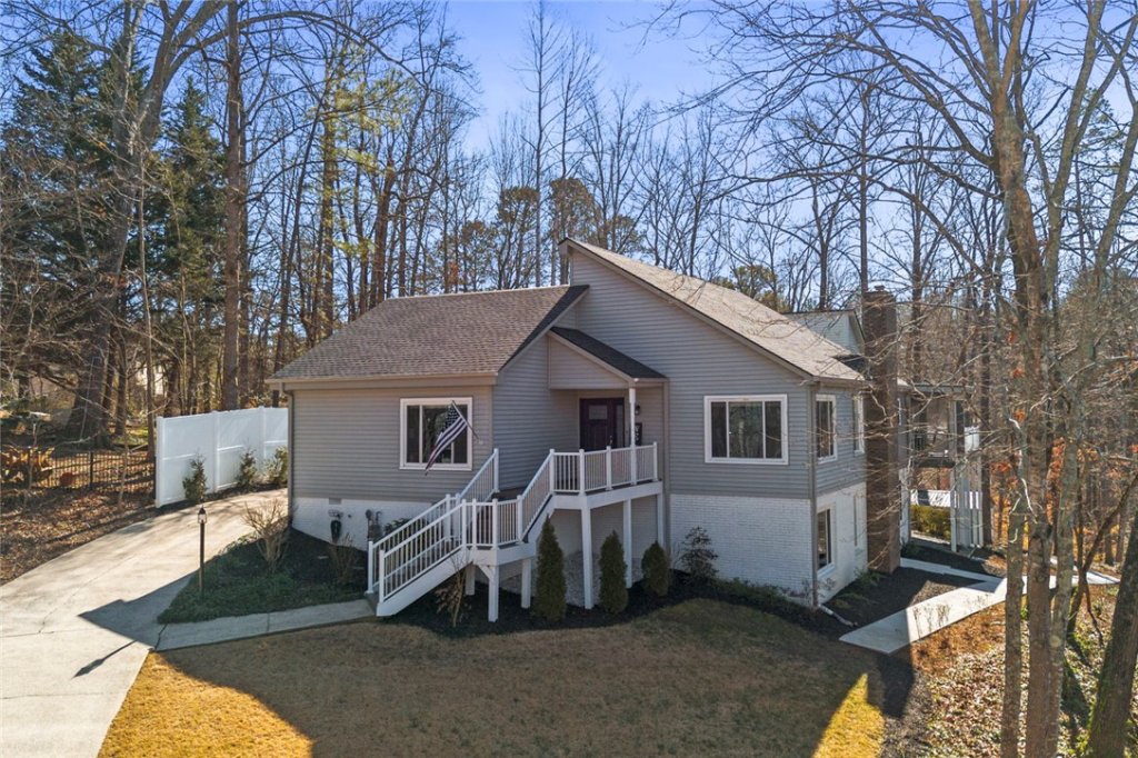 3 Cayuga Court