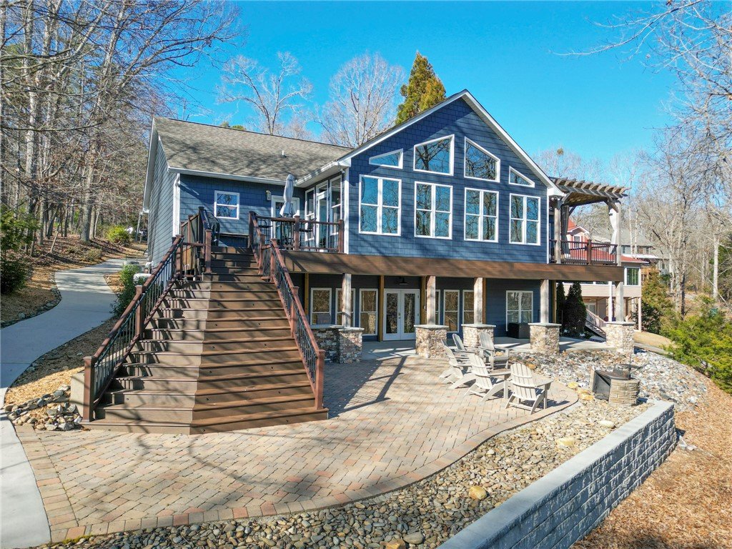 304 E Watersedge Drive