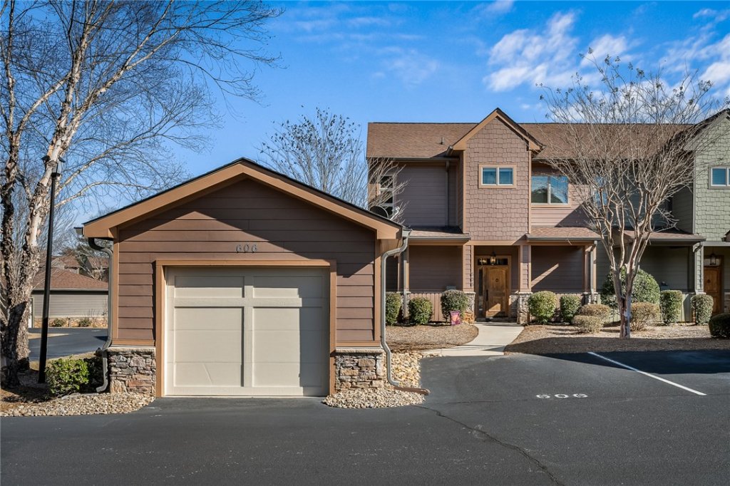 606 Driftwood Lane