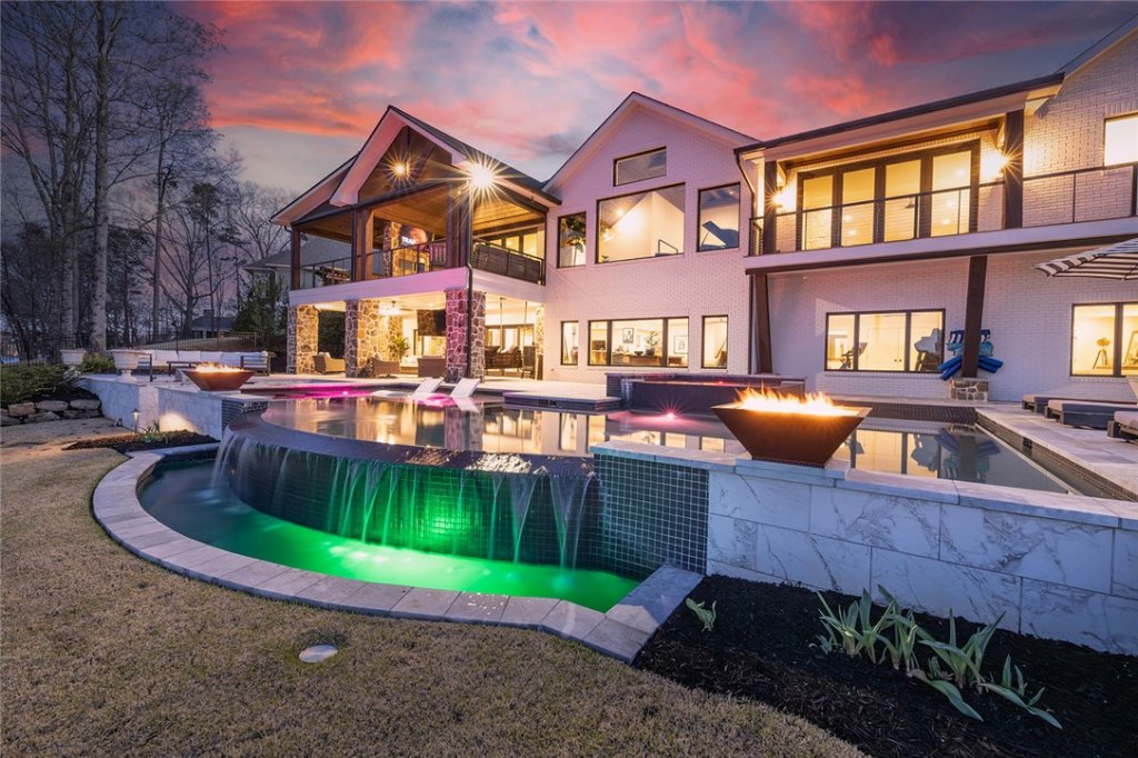 313 Willow Oak Court