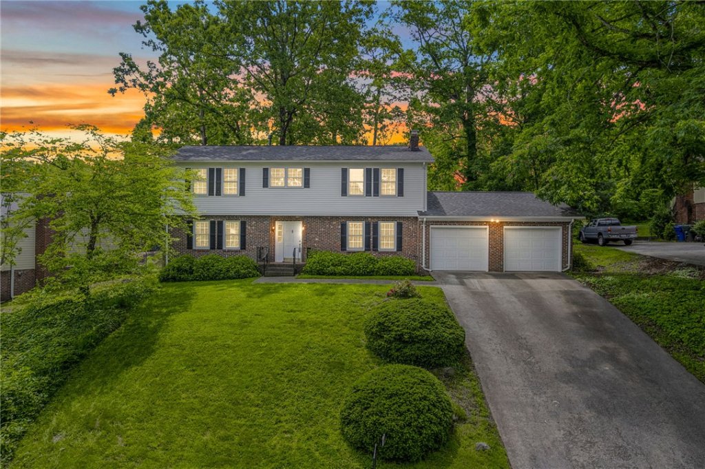 10 E Woodburn Drive