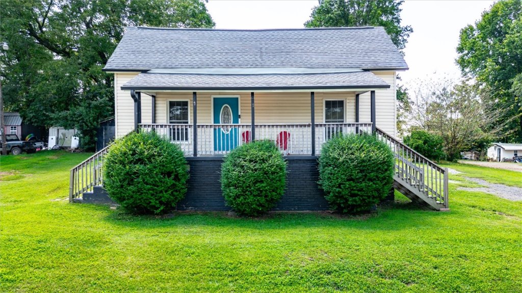 7 Hunt Avenue