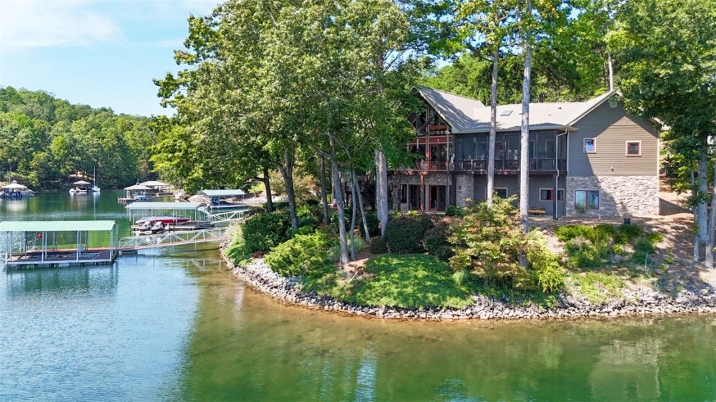 Keowee Key, Salem community