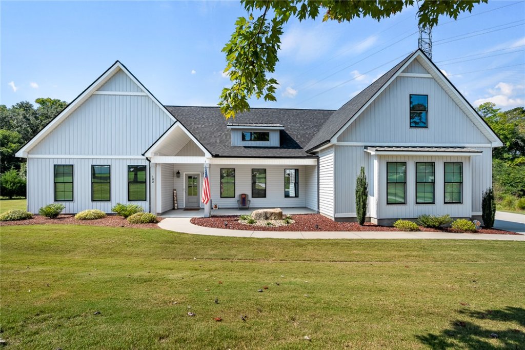 102 Stoneleigh Court