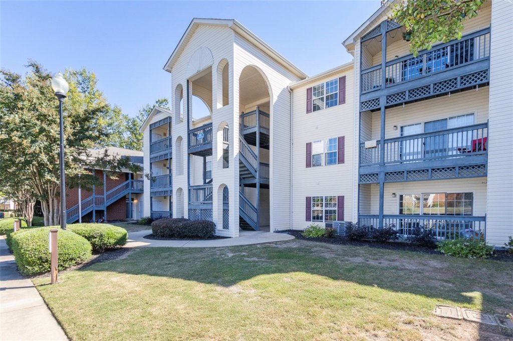 151 Wexford Drive #102