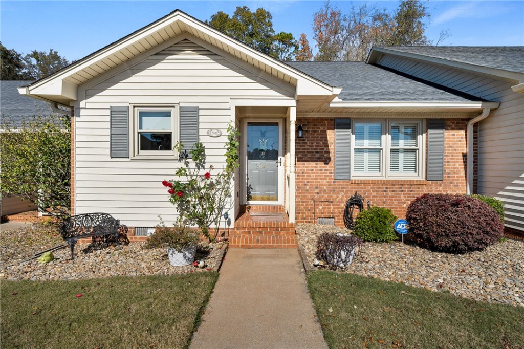 Cardinal Park, Anderson community