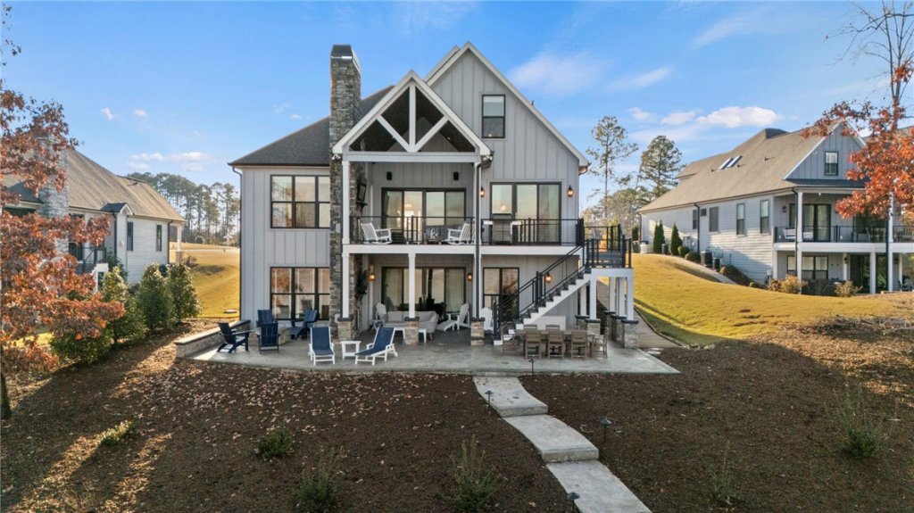 421 Lakestone Court