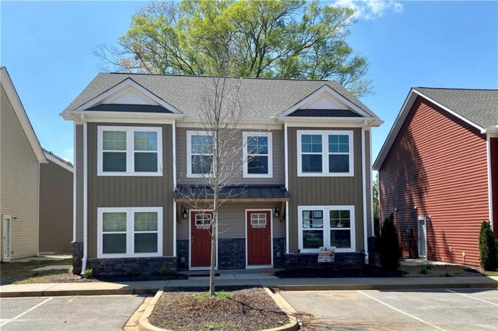 Bamboo Court, Clemson community