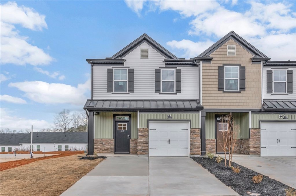 Meece Townhomes, Easley community