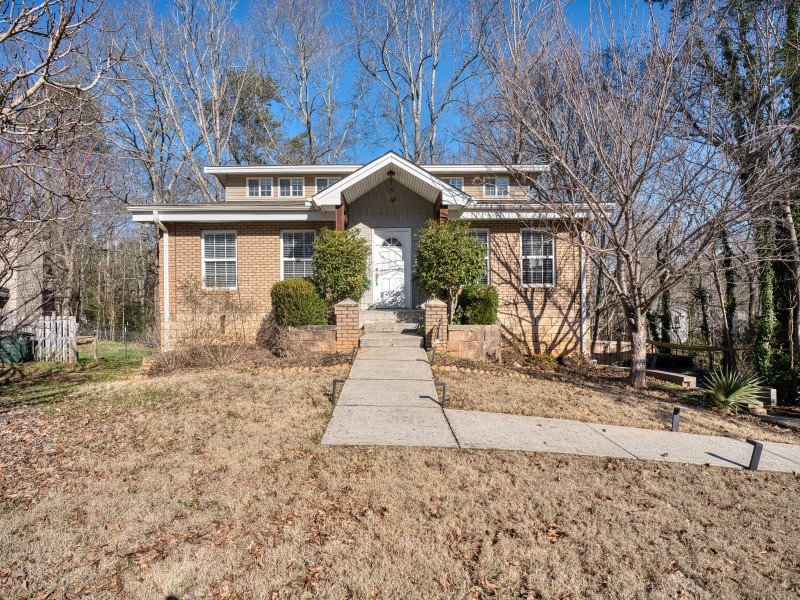 1712 Winding Way