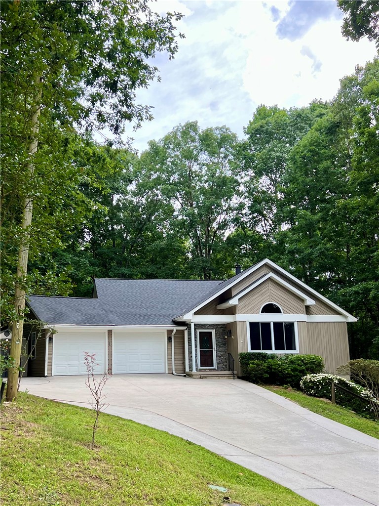 105 Eagle Court