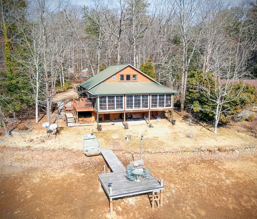 Chattooga Lake, Mountain Rest community