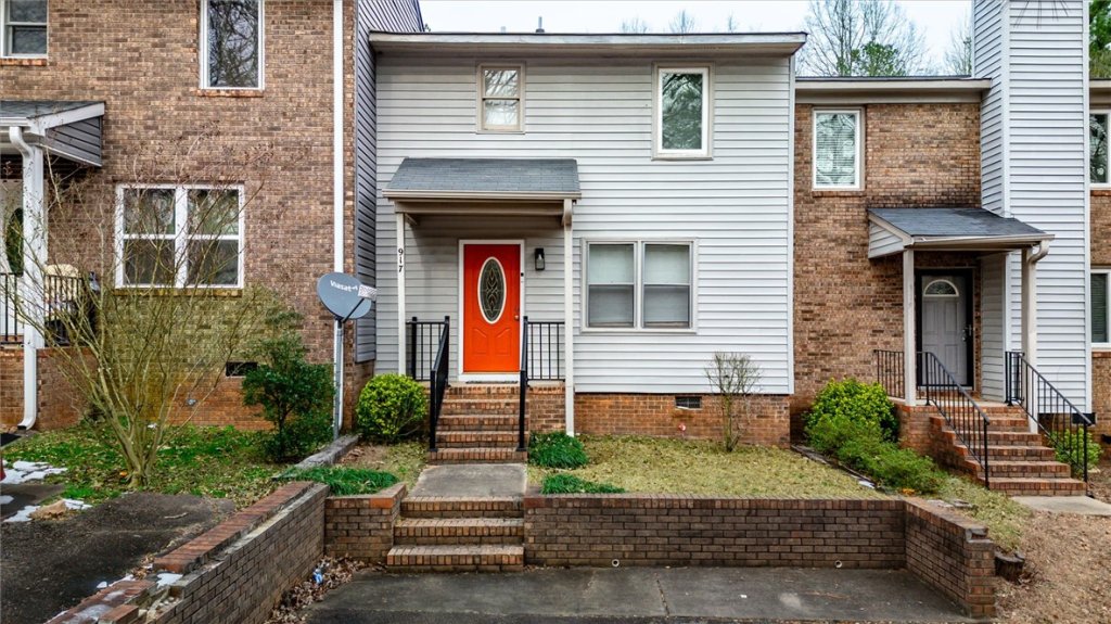 Goldenwoods, Clemson community