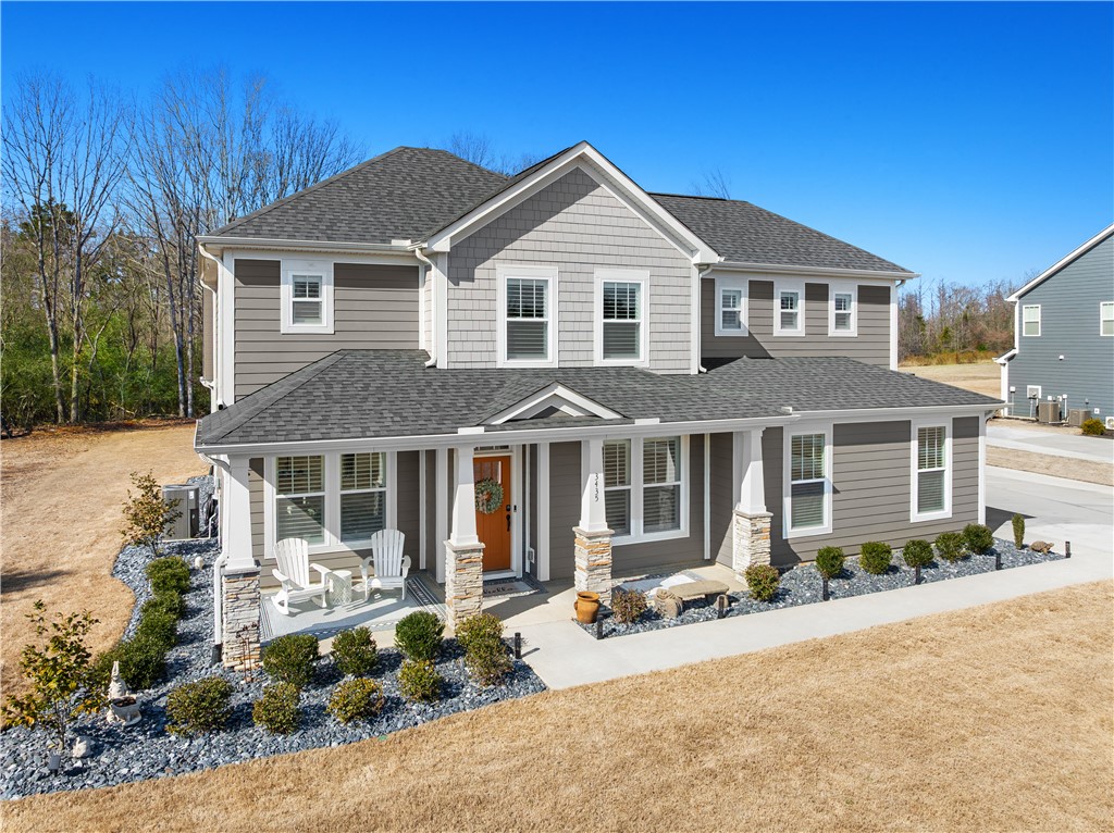 Chastain Ridge, Central community